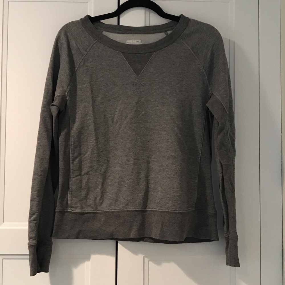 GAP Women's Gray Crewneck Sweatshirt